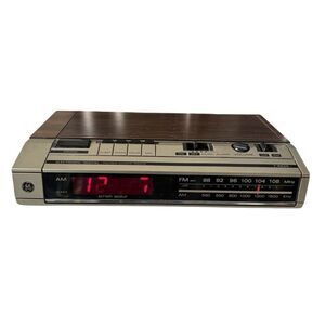 General Electric GE Model 7-4634B Electronic Digital FM/AM Clock Radio